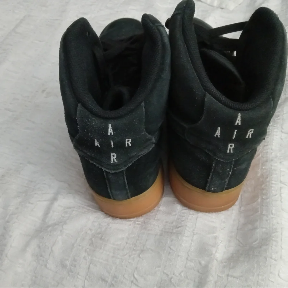 AF1 High 07 LB8- suede black gum bottom 806403-003